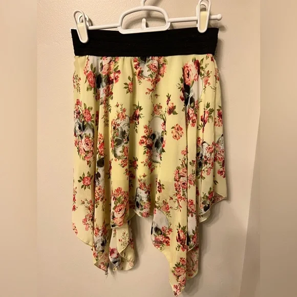Yellow skirt with skull and flower design - Picture 1 of 1